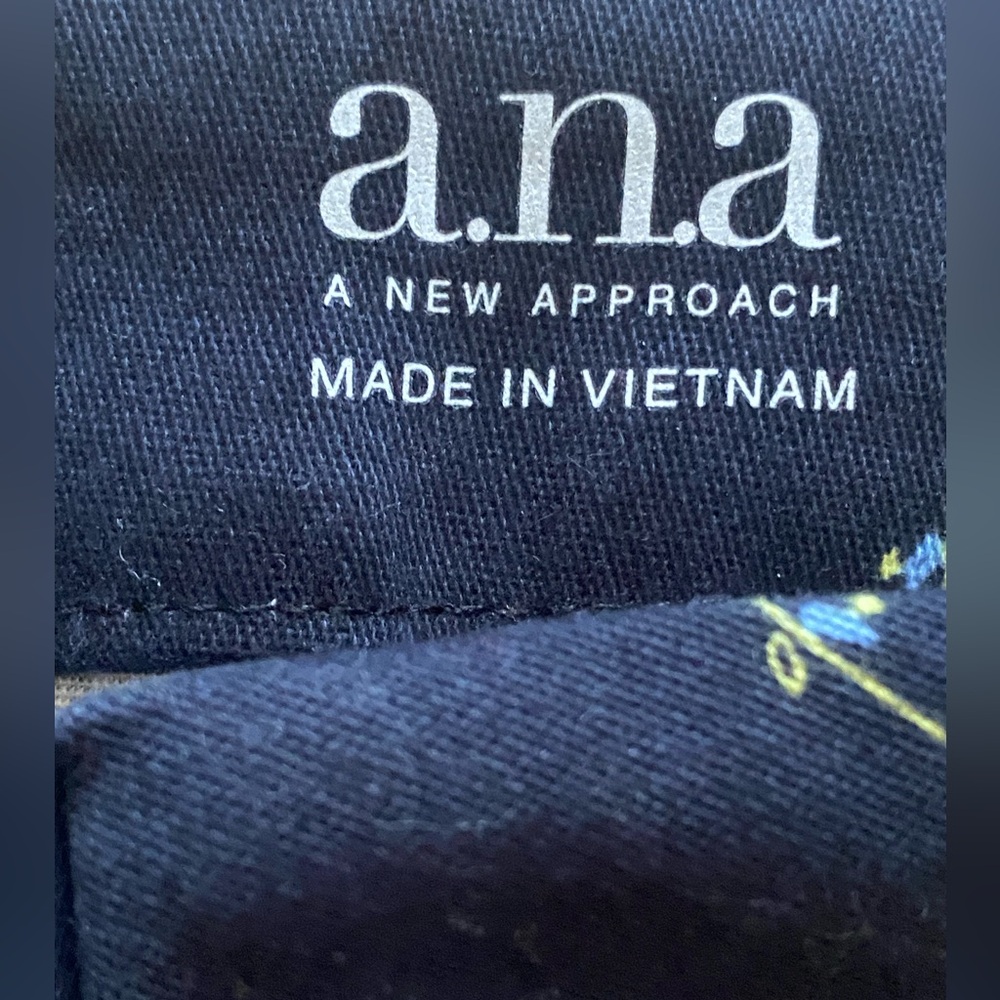 A.N.A. A New Approach Black Floral Twill Shorts Size 12.   NWT - Picture 5 of 16